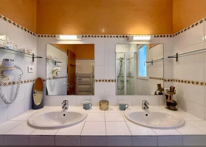 Comfortable With Pool Near Cala Rossa & Pinarello Beaches 别墅 *