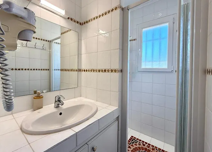 Villa Comfortable With Pool Near Cala Rossa & Pinarello Beaches *